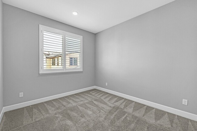 Building Photo - 210 Stratus Common