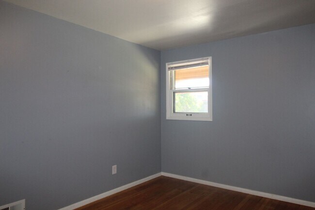 Building Photo - 3123 W Bismark Ave
