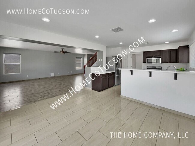 Building Photo - 1034 W Camino Hombre Viejo