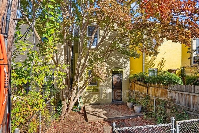 Building Photo - 1309 Emerald St NE