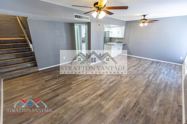 Building Photo - 1828 W Tuckey Ln