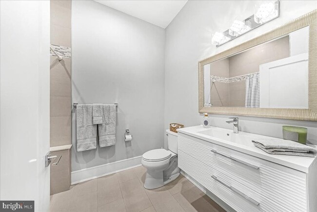 Building Photo - 537 Apple St