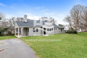 Building Photo - 565 Alamo St