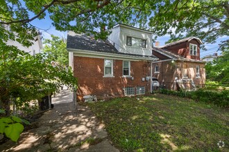 Building Photo - 15716 Cherrylawn St