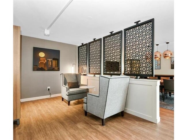 Building Photo - 433 S 7th St