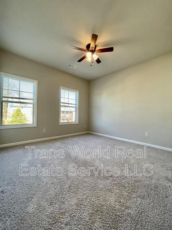 Building Photo - 7260 Silk Tree Pointe