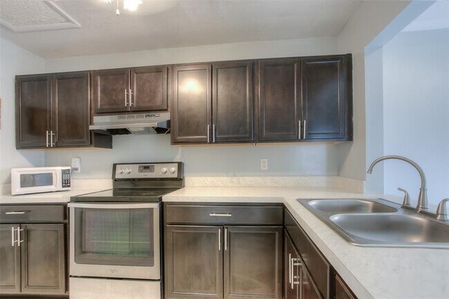 Building Photo - 2500 W 67th Pl