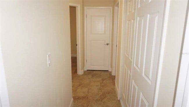 Building Photo - 210 Foxwood Dr