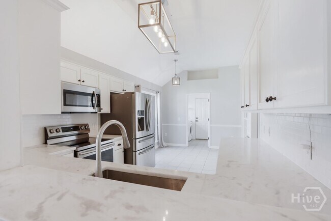 Building Photo - 120 Oak Ridge Cir