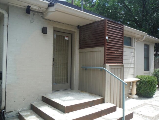 Building Photo - 1210 Marshall Ln