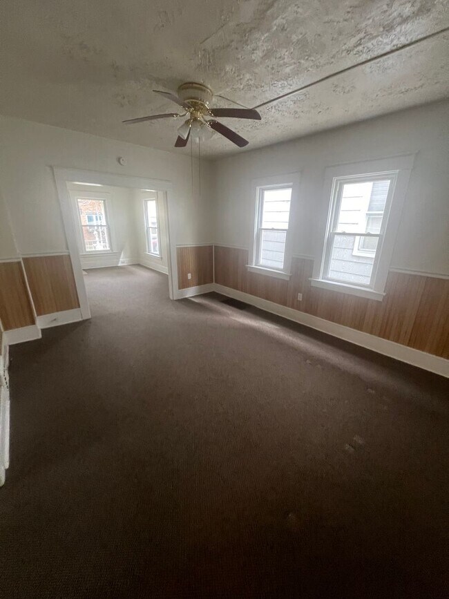Building Photo - 447 E 3rd St