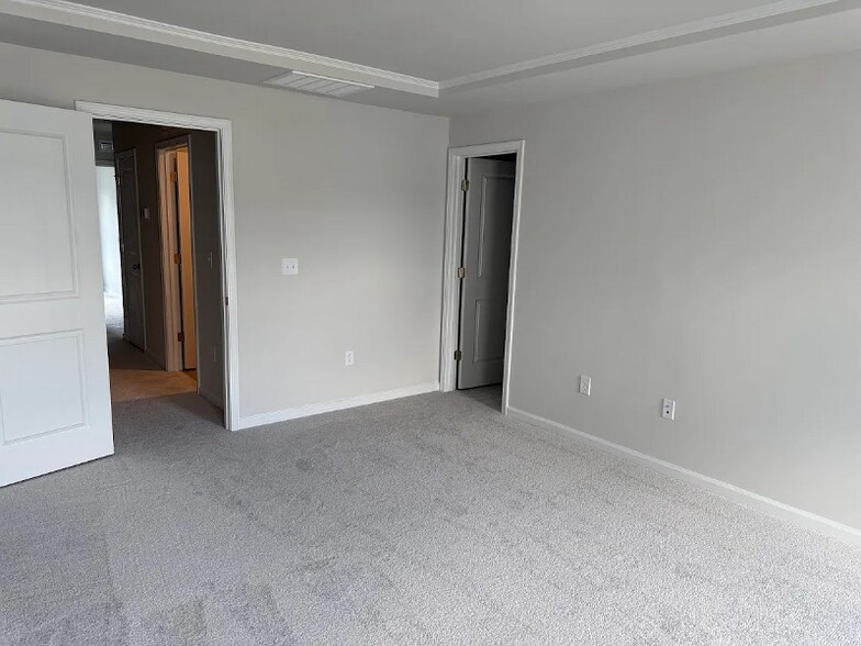 Building Photo - 182 Golden Arms Dr