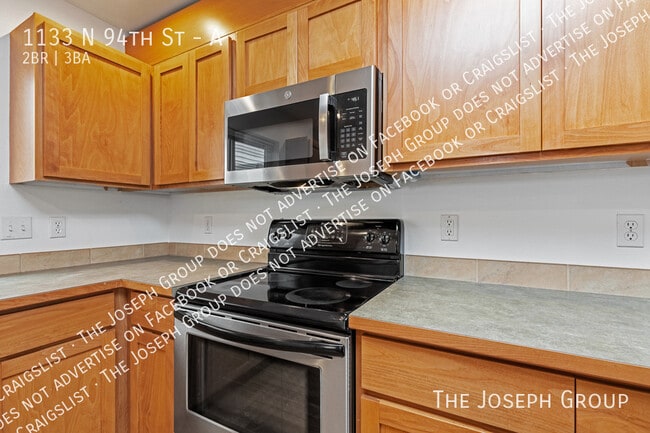 Building Photo - 1133 N 94th St