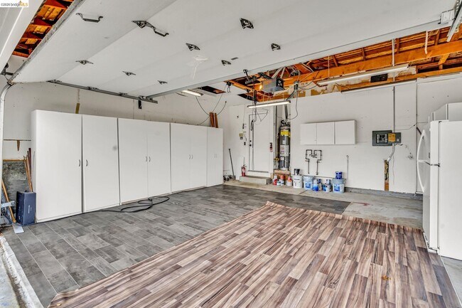 Building Photo - 909 Halite Way