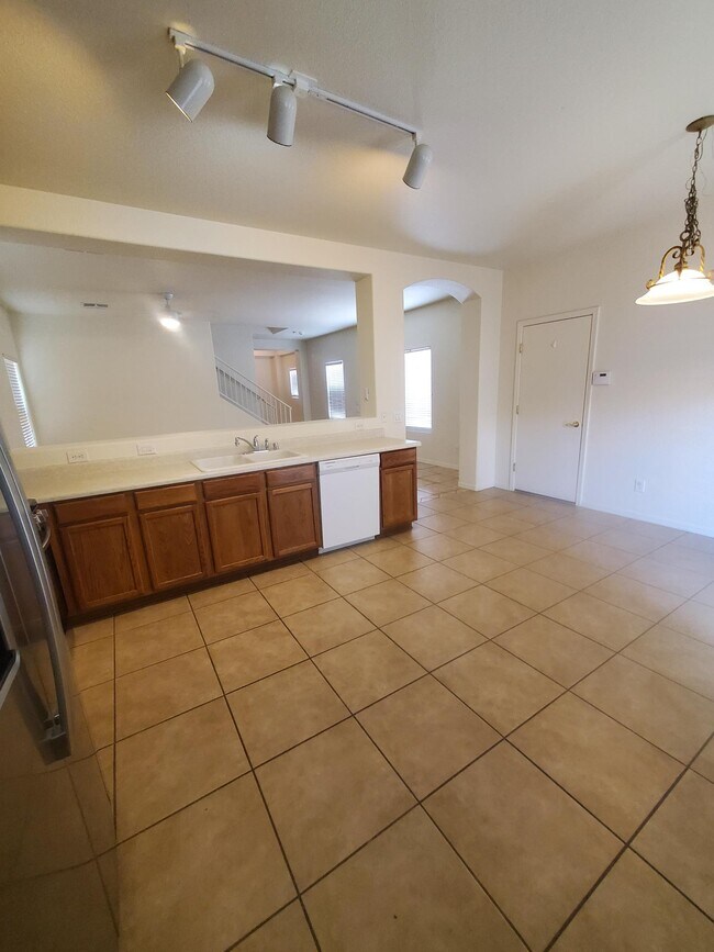 Building Photo - 4211 E Wading Pond Dr