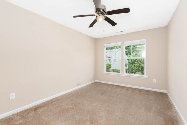 Building Photo - Beautiful 3 bedroom 2 Bath Town Home in Wi...