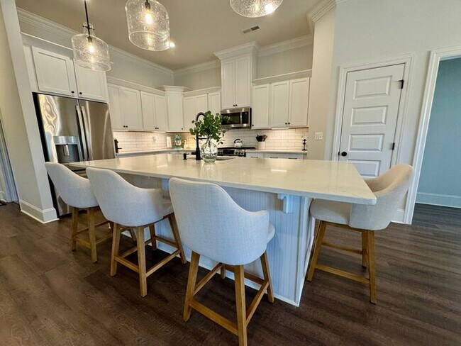 Building Photo - Pre-lease today for a late May move in