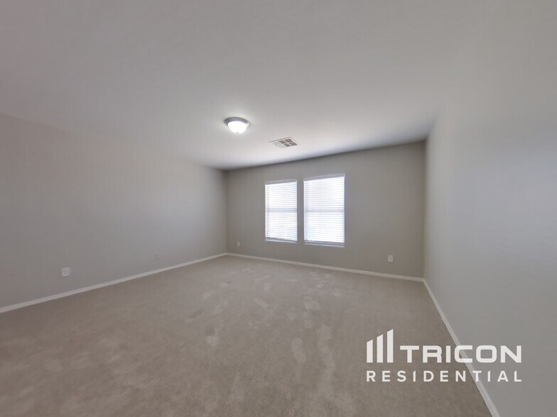 Building Photo - 45438 W Guilder Ave