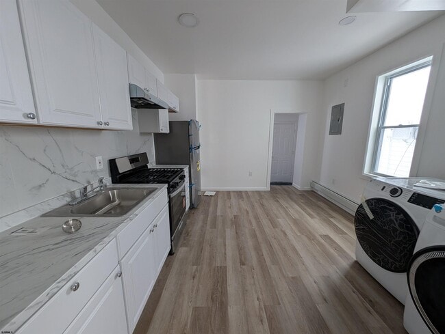 Building Photo - 1109 Adriatic Ave
