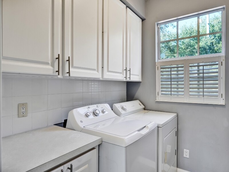 Building Photo - 5609 Cove Cir