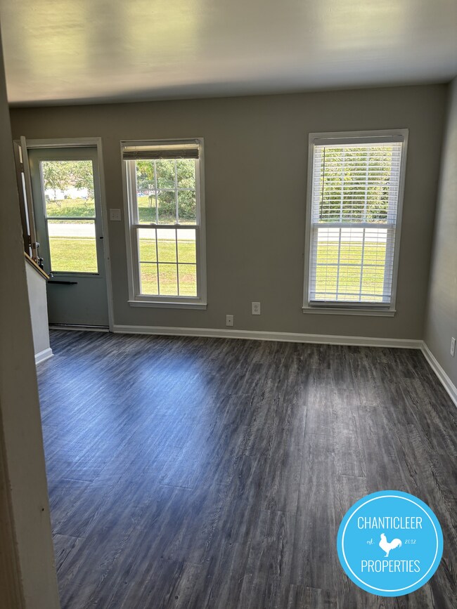 Building Photo - 501 Greenbriar Rd