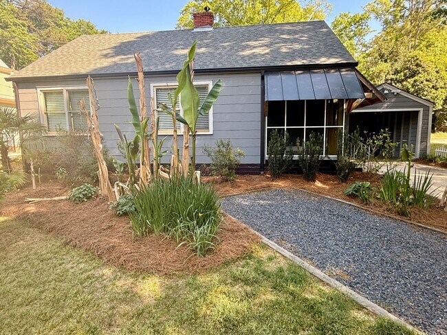 Building Photo - 3BR Normaltown Charmer