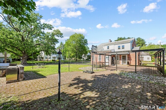 Building Photo - 92 Hazelmere Rd