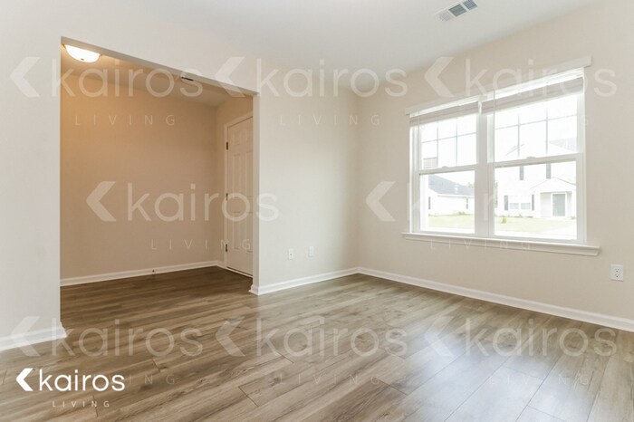 Building Photo - 22 Red Oak Dr.