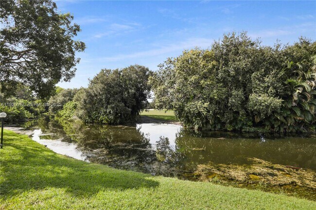 Building Photo - 417 Vista Isles Dr