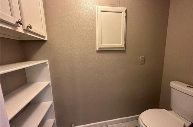 Building Photo - 6480 Annie Oakley Dr