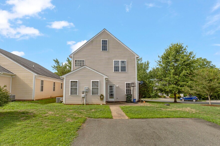 Building Photo - 132 St Andrews St