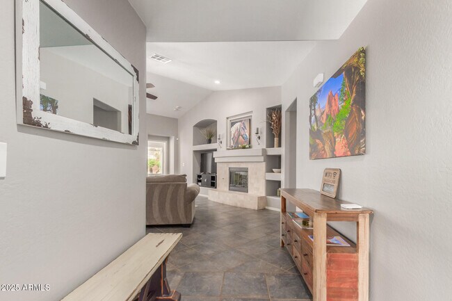 Building Photo - 2560 W Canyon Way