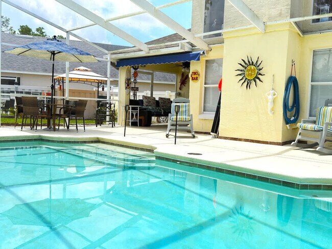 Building Photo - 900 Oxford Dr