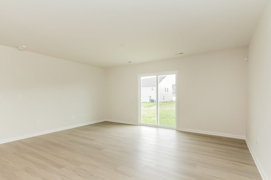 Building Photo - 2801 Oldfield Dr