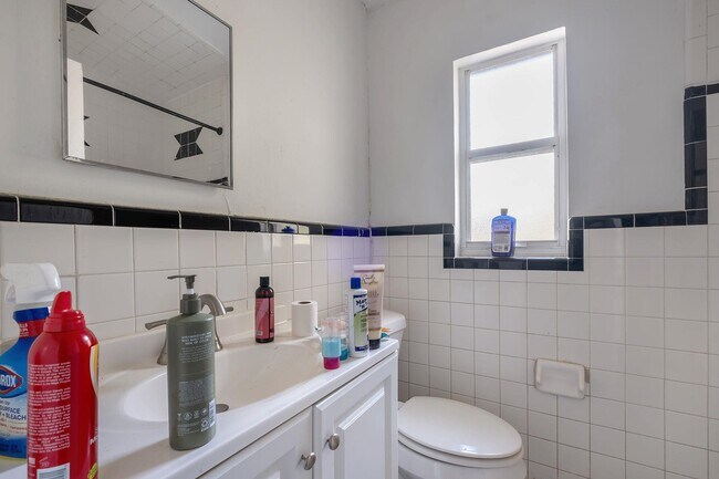 Building Photo - 1674 Sharkey St