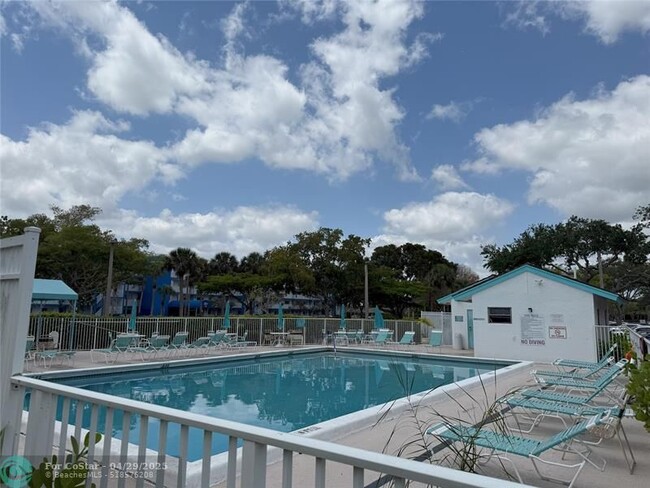 Building Photo - 4725 Lucerne Lakes Blvd
