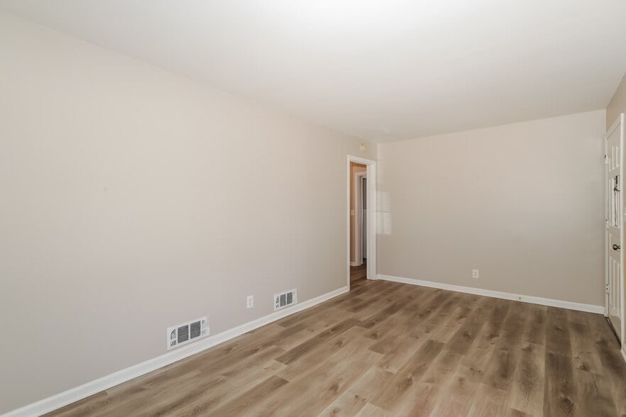 Building Photo - 3276 Elm St