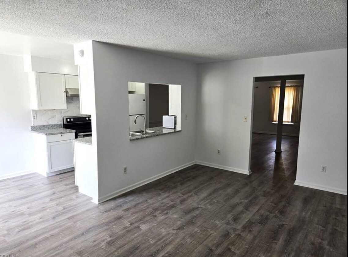 Building Photo - 691 Biltmore Dr