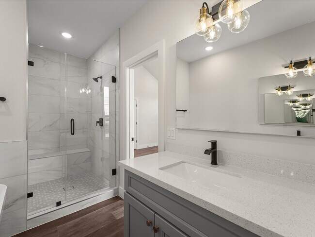 Building Photo - 3903 Pinemont Dr