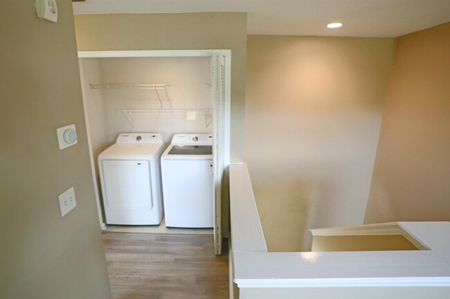 Building Photo - 104 Crete Ct