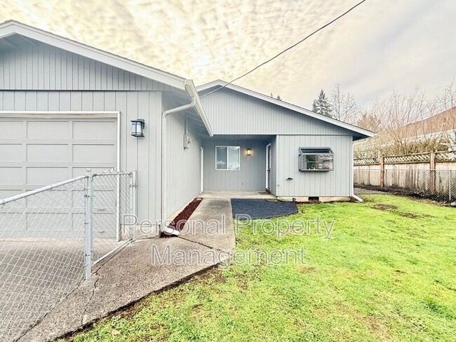 Building Photo - 414 W 39th St