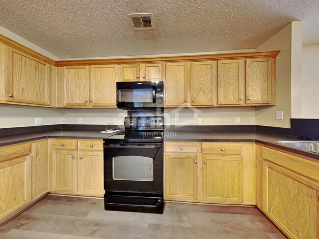 Building Photo - 4016 Broken Arrow Dr