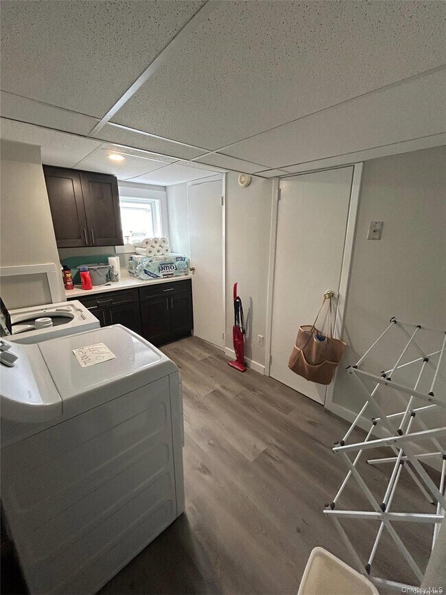 Building Photo - 16 Benjamin St