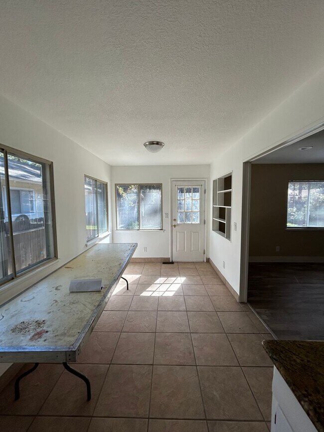 Building Photo - Al Tahoe Home - 3 Bed, 2 Bath with 2 Car G...