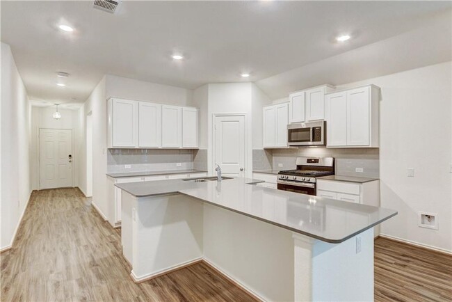 Building Photo - Charming Single-Story Home Located in the ...