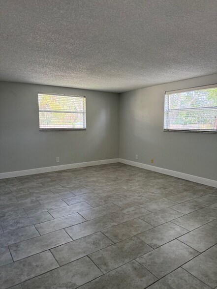 Building Photo - 136 Davenport Ave NE