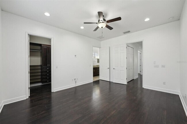 Building Photo - 307 S Arrawana Ave