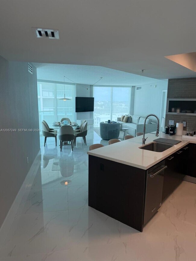 Building Photo - 250 Sunny Isles Blvd