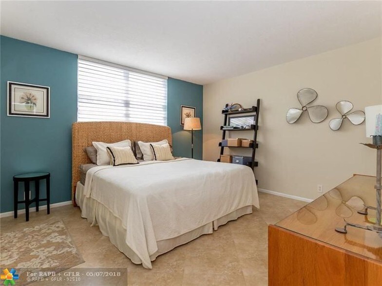 Building Photo - 3000 S Ocean Dr