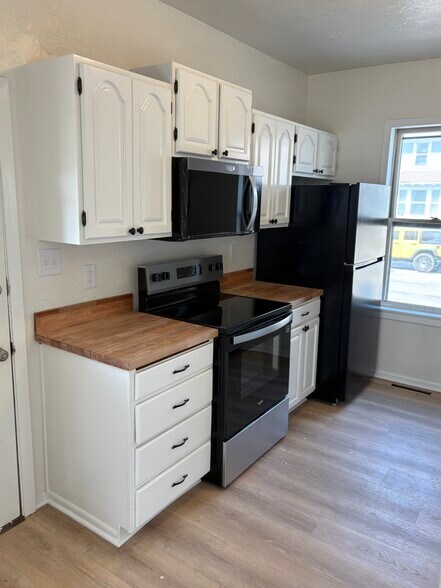 Building Photo - 543 Jackson St